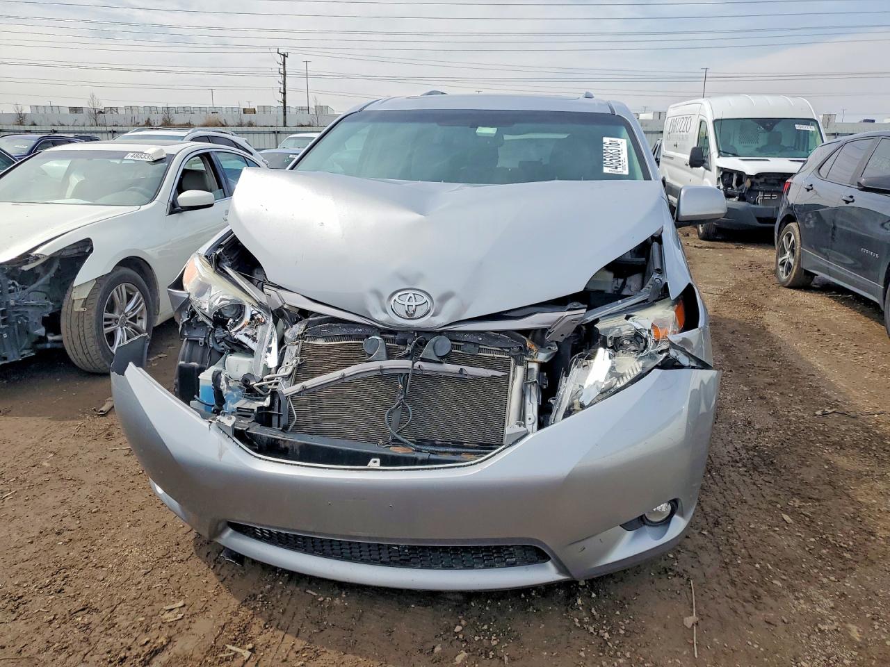2015 TOYOTA SIENNA XLE 8-PASSENGER photo 9