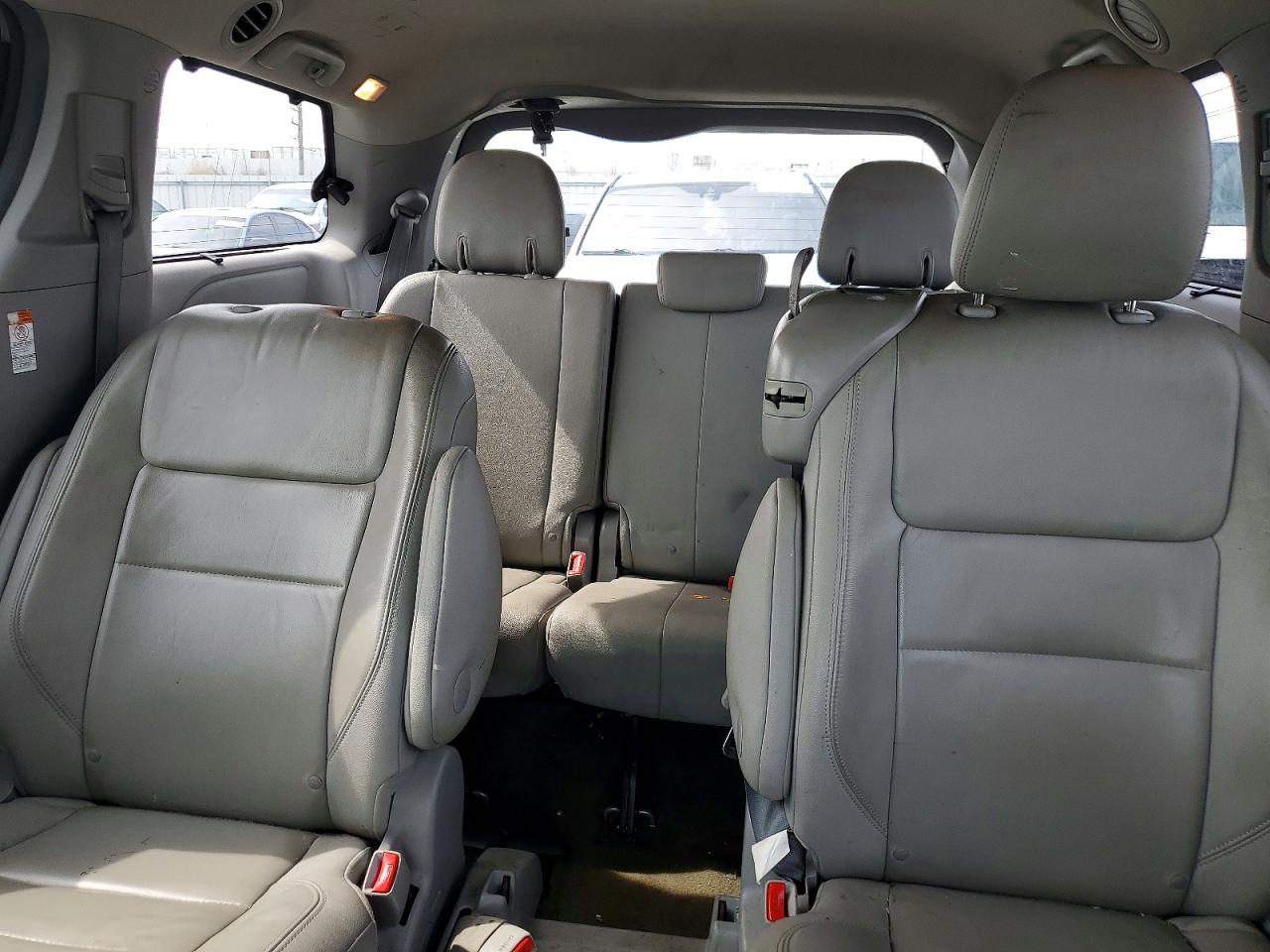 2015 TOYOTA SIENNA XLE 8-PASSENGER photo 19