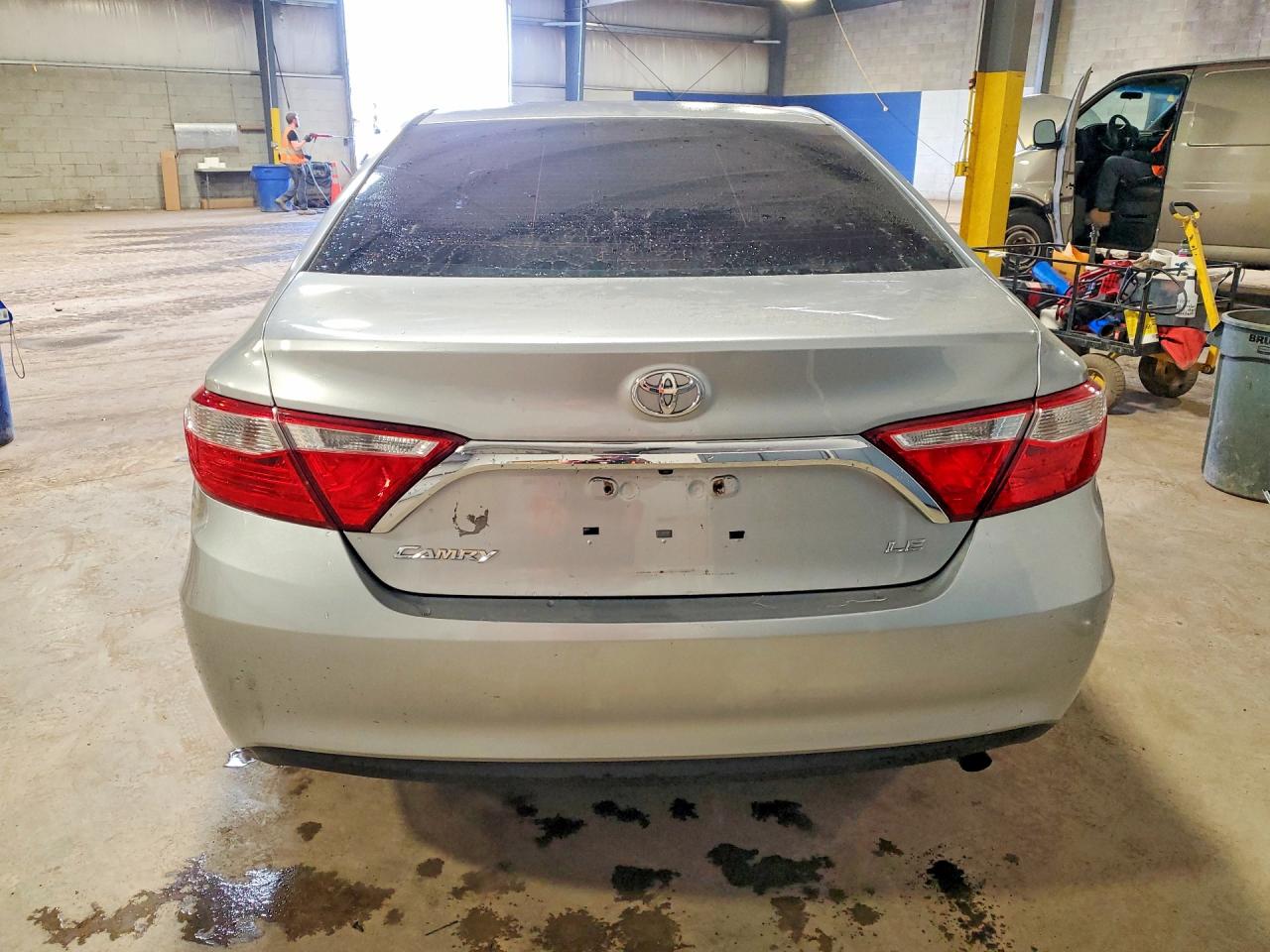 2017 TOYOTA CAMRY LE photo 6