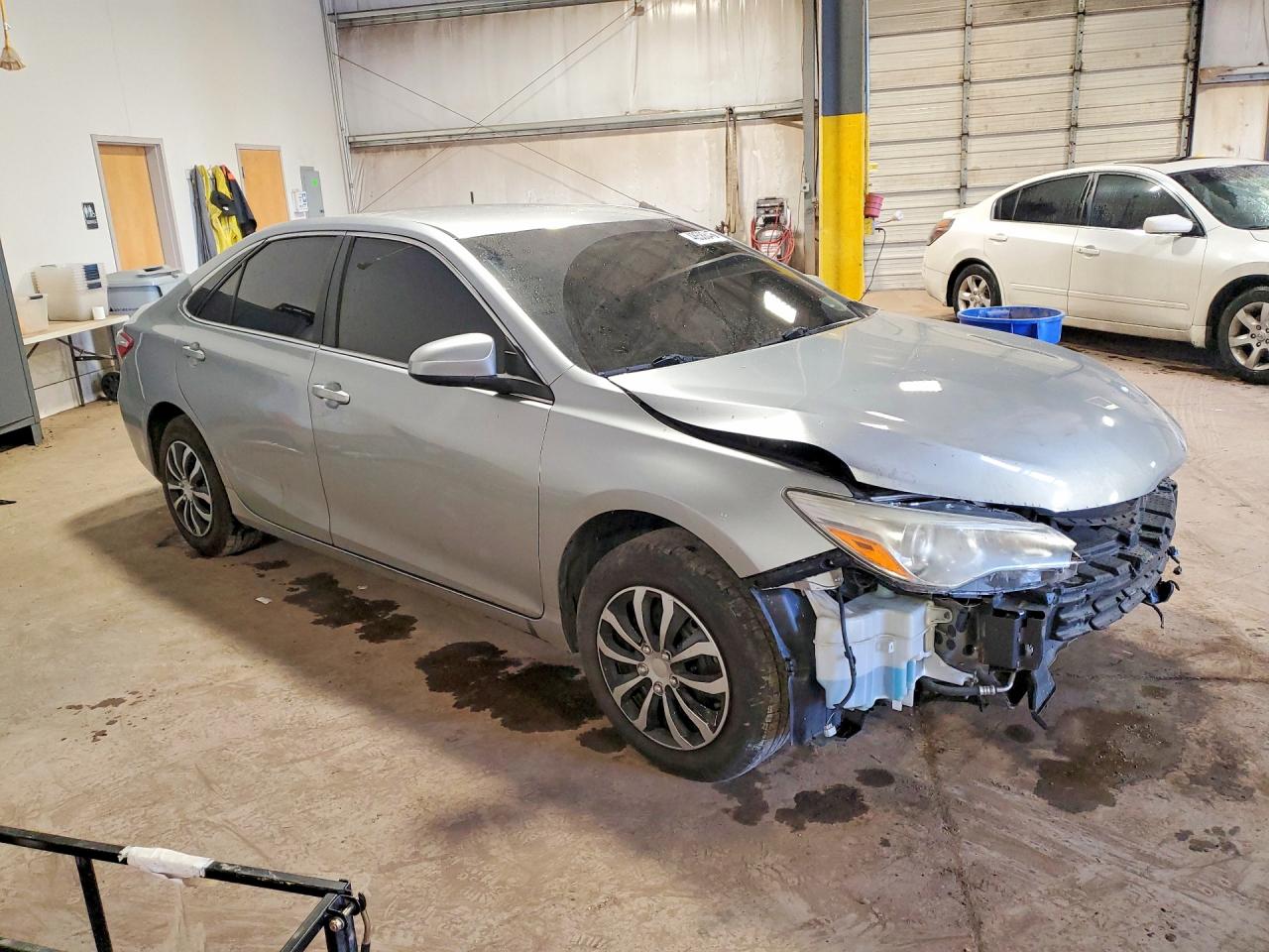 2017 TOYOTA CAMRY LE photo 4