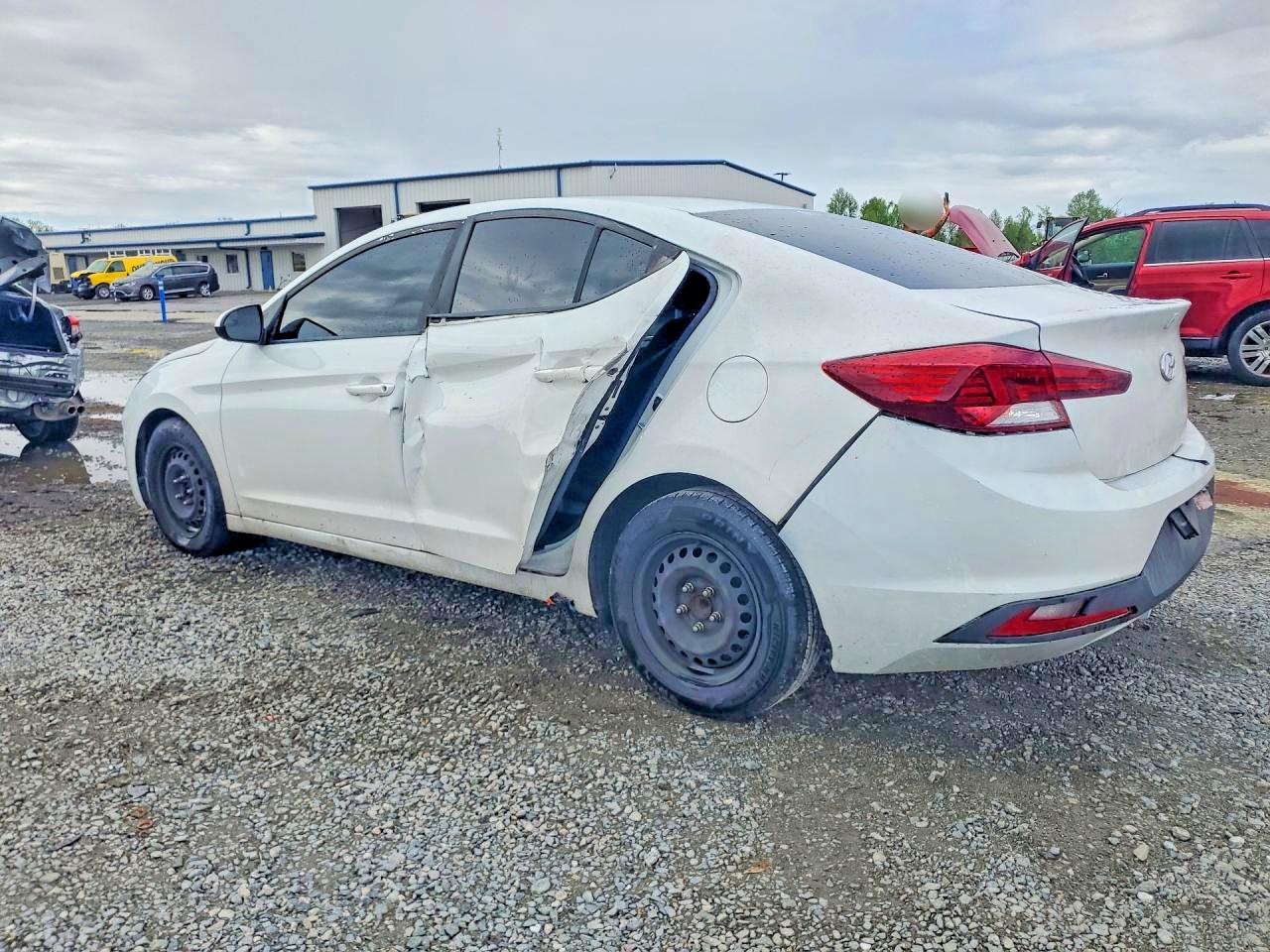 2019 HYUNDAI ELANTRA SE photo 3