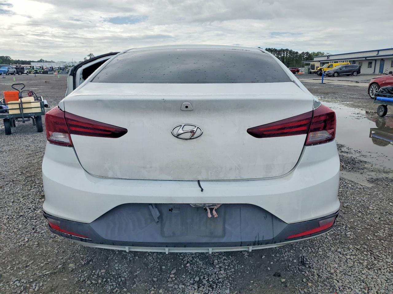 2019 HYUNDAI ELANTRA SE photo 11