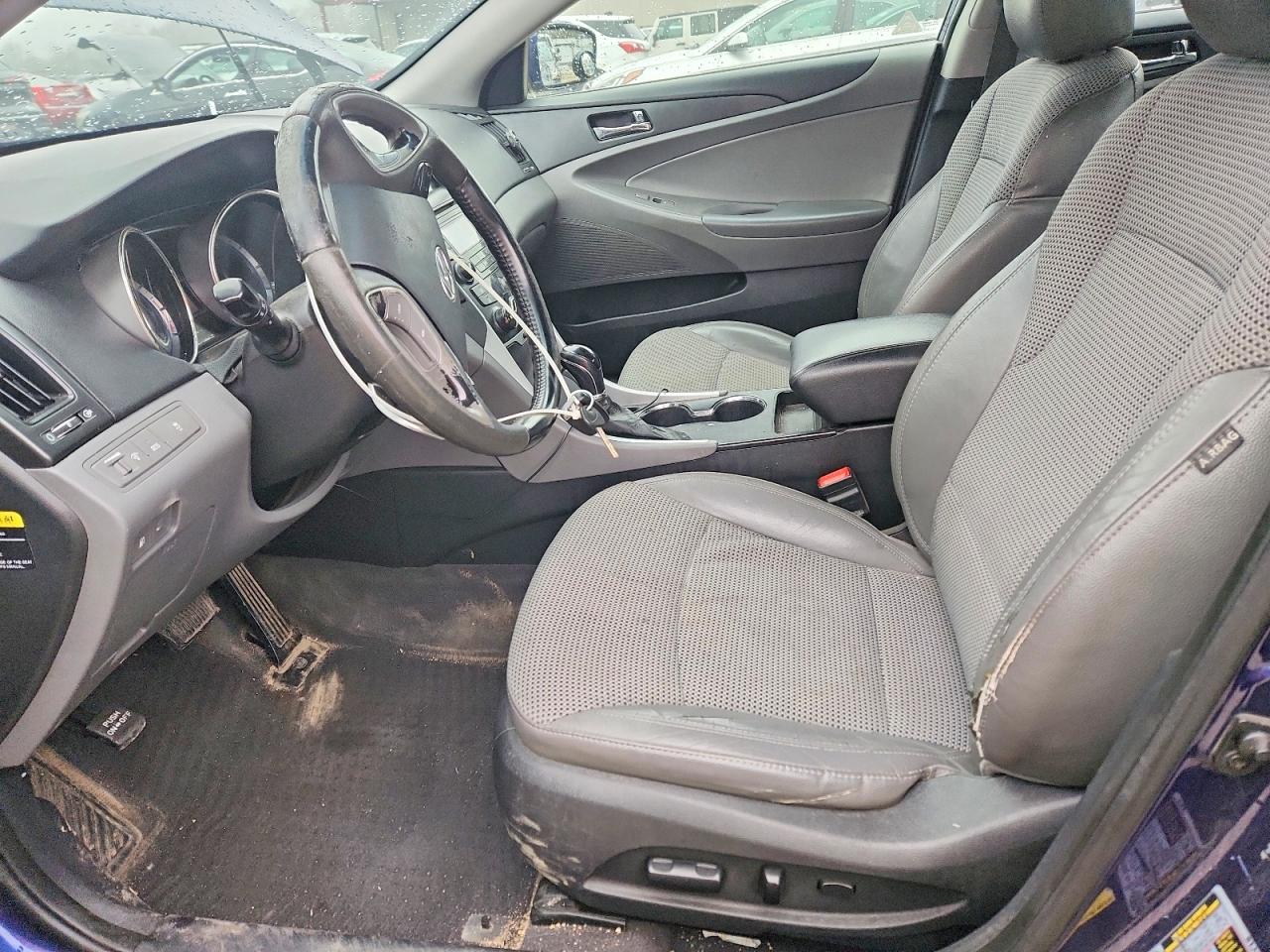 2012 HYUNDAI SONATA SE photo 19