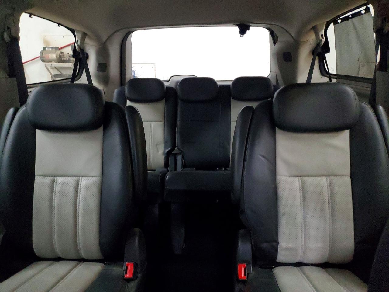 2010 CHRYSLER TOWN & COUNTRY TOURING PLUS photo 28