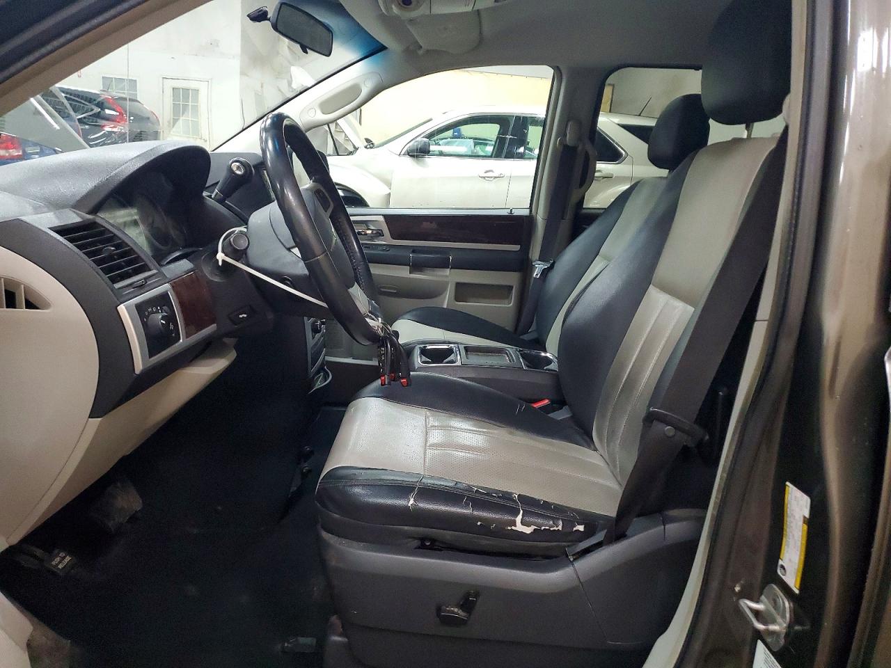 2010 CHRYSLER TOWN & COUNTRY TOURING PLUS photo 19