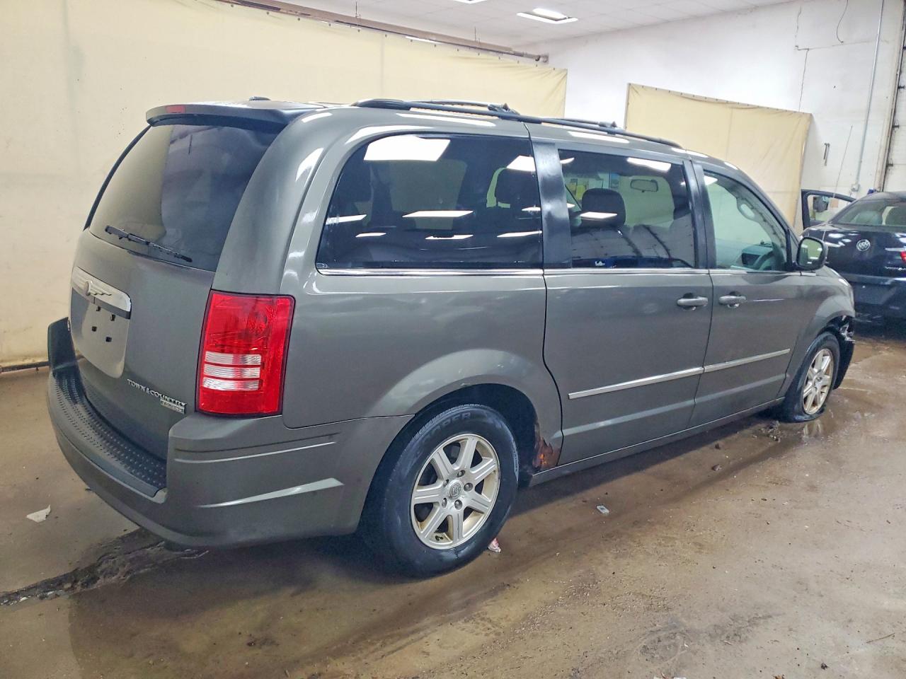 2010 CHRYSLER TOWN & COUNTRY TOURING PLUS photo 7