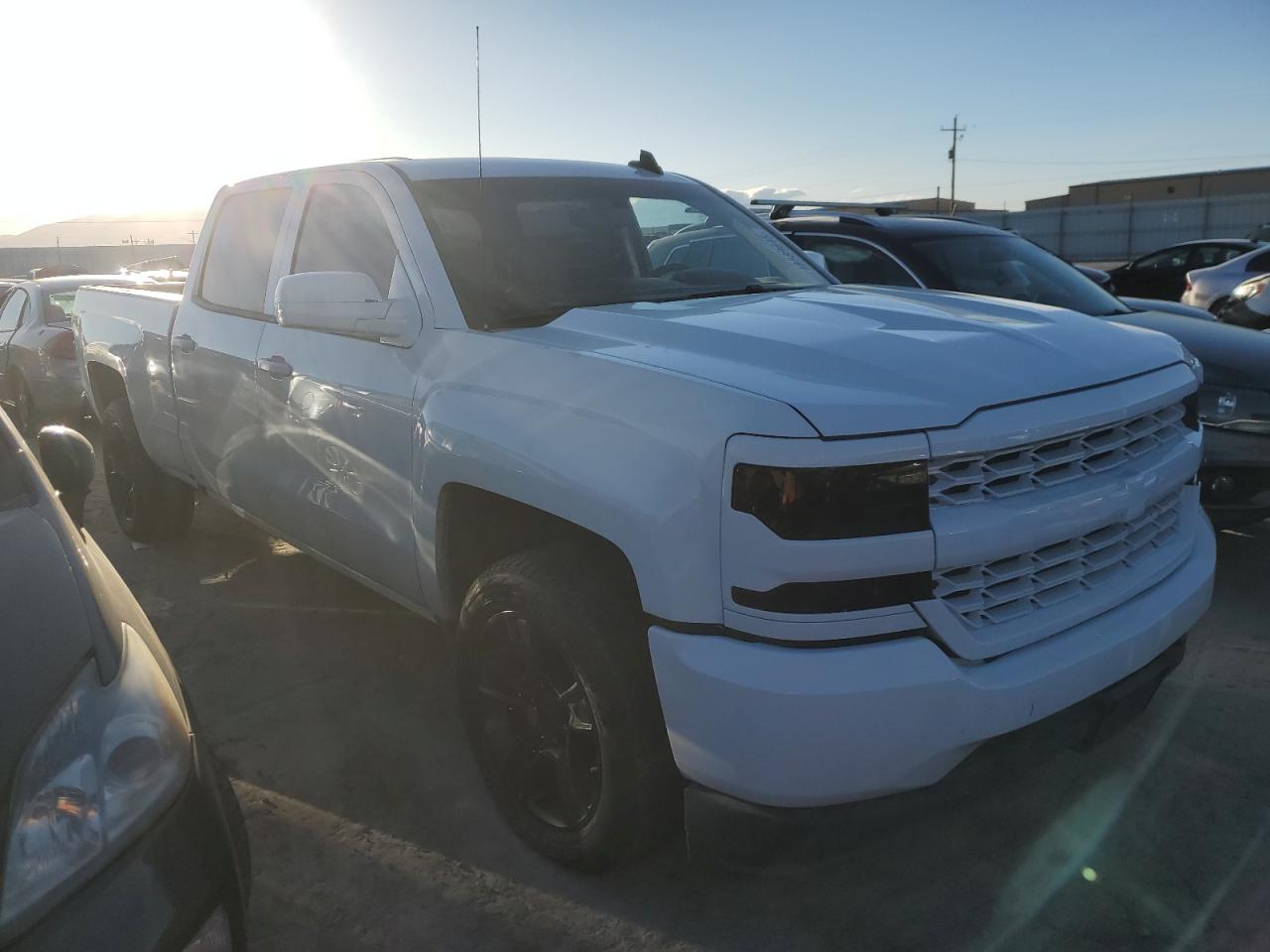 2018 CHEVROLET SILVERADO K1500 photo 4