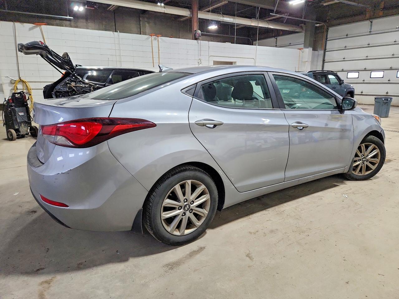 2015 HYUNDAI ELANTRA SE photo 3