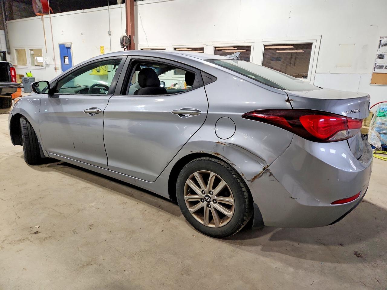 2015 HYUNDAI ELANTRA SE photo 2
