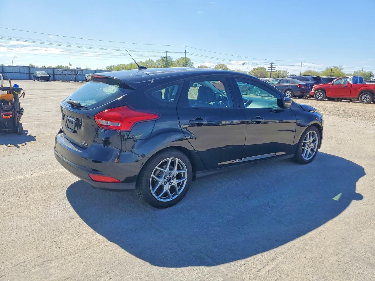 2015 FORD FOCUS SE photo 5