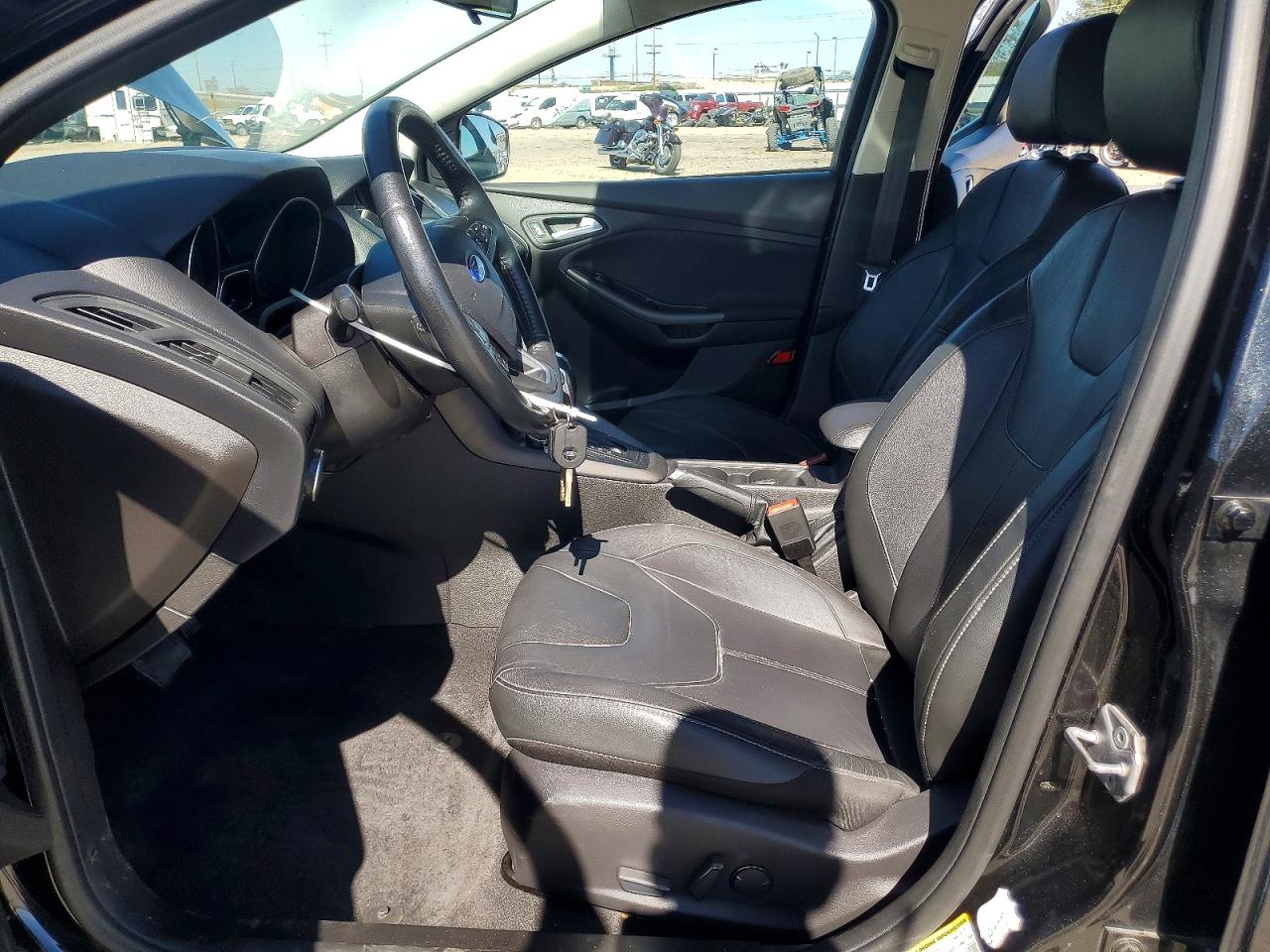 2015 FORD FOCUS SE photo 13