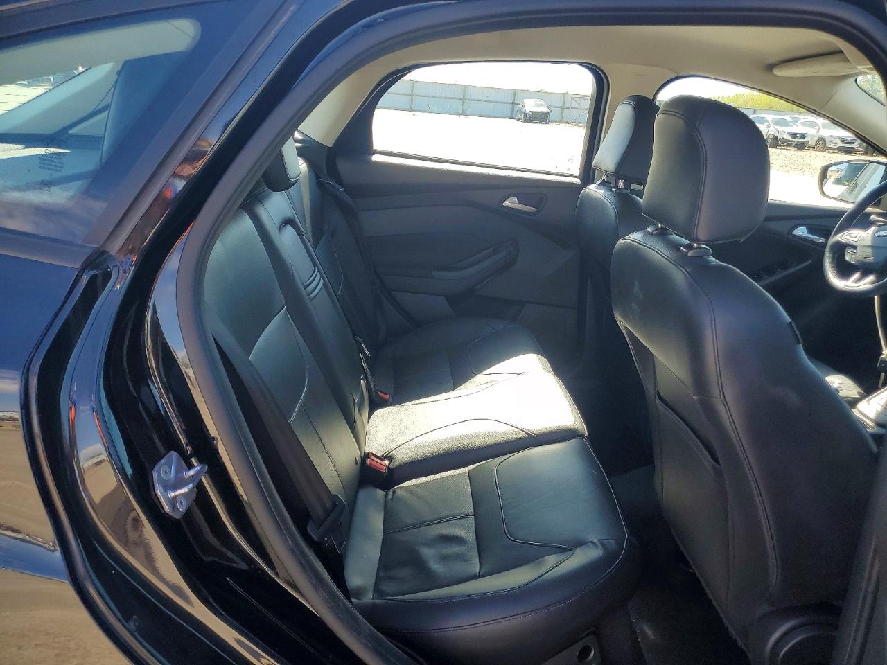 2015 FORD FOCUS SE photo 19