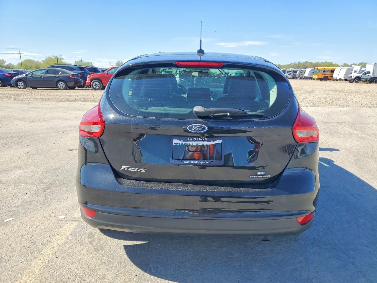2015 FORD FOCUS SE photo 11