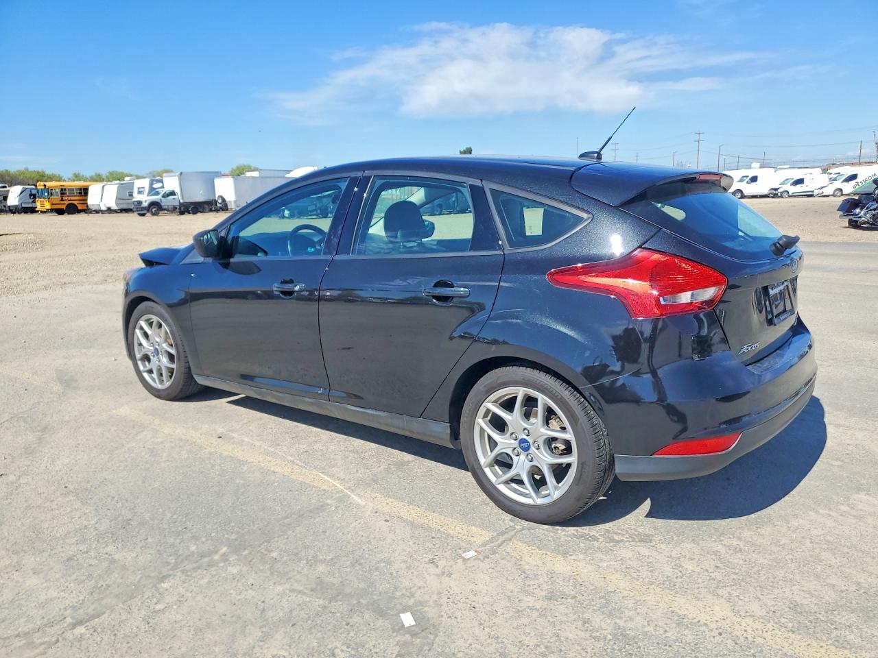 2015 FORD FOCUS SE photo 3