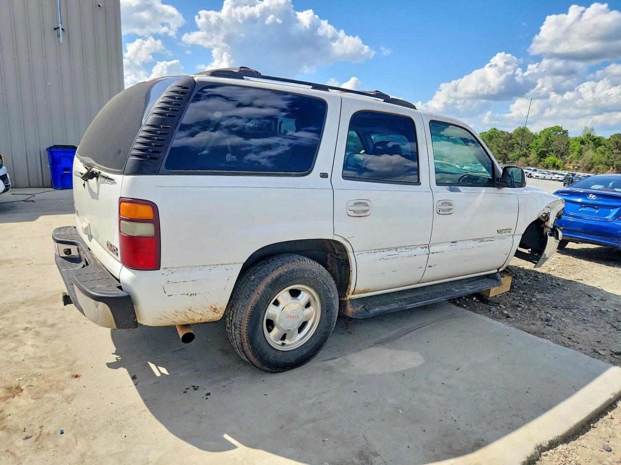 2002 GMC YUKON photo 3