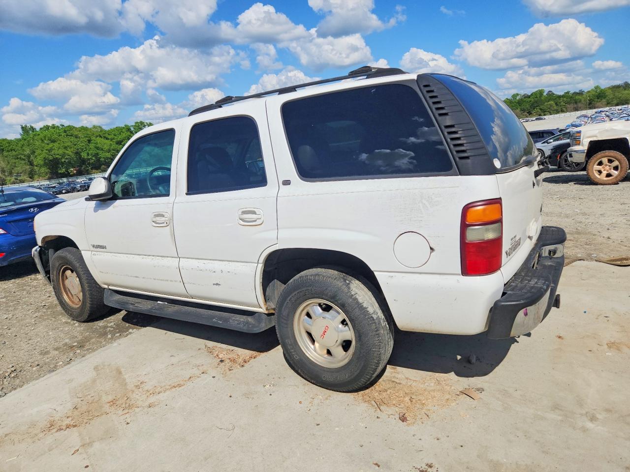 2002 GMC YUKON photo 2