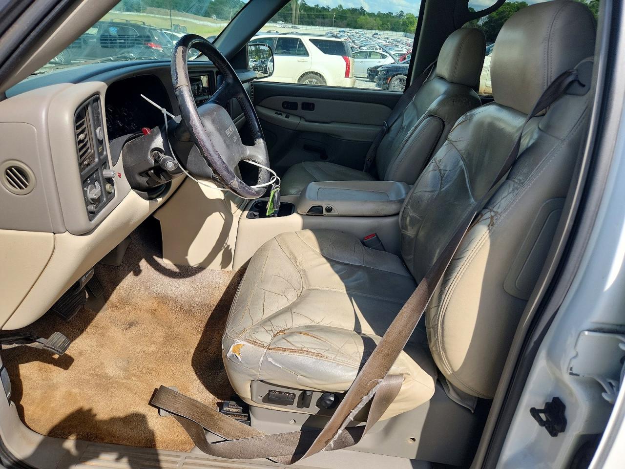 2002 GMC YUKON photo 7