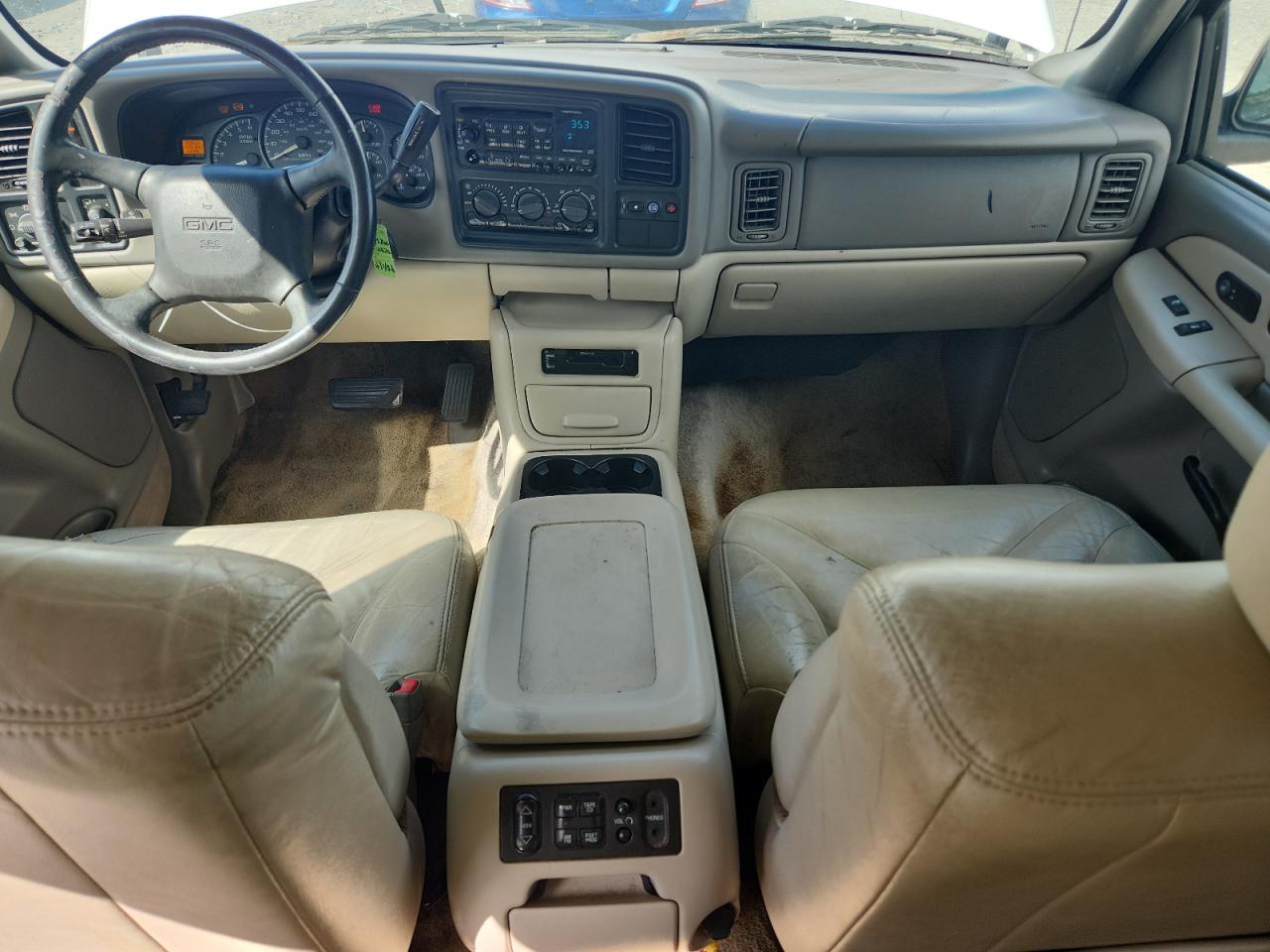 2002 GMC YUKON photo 8