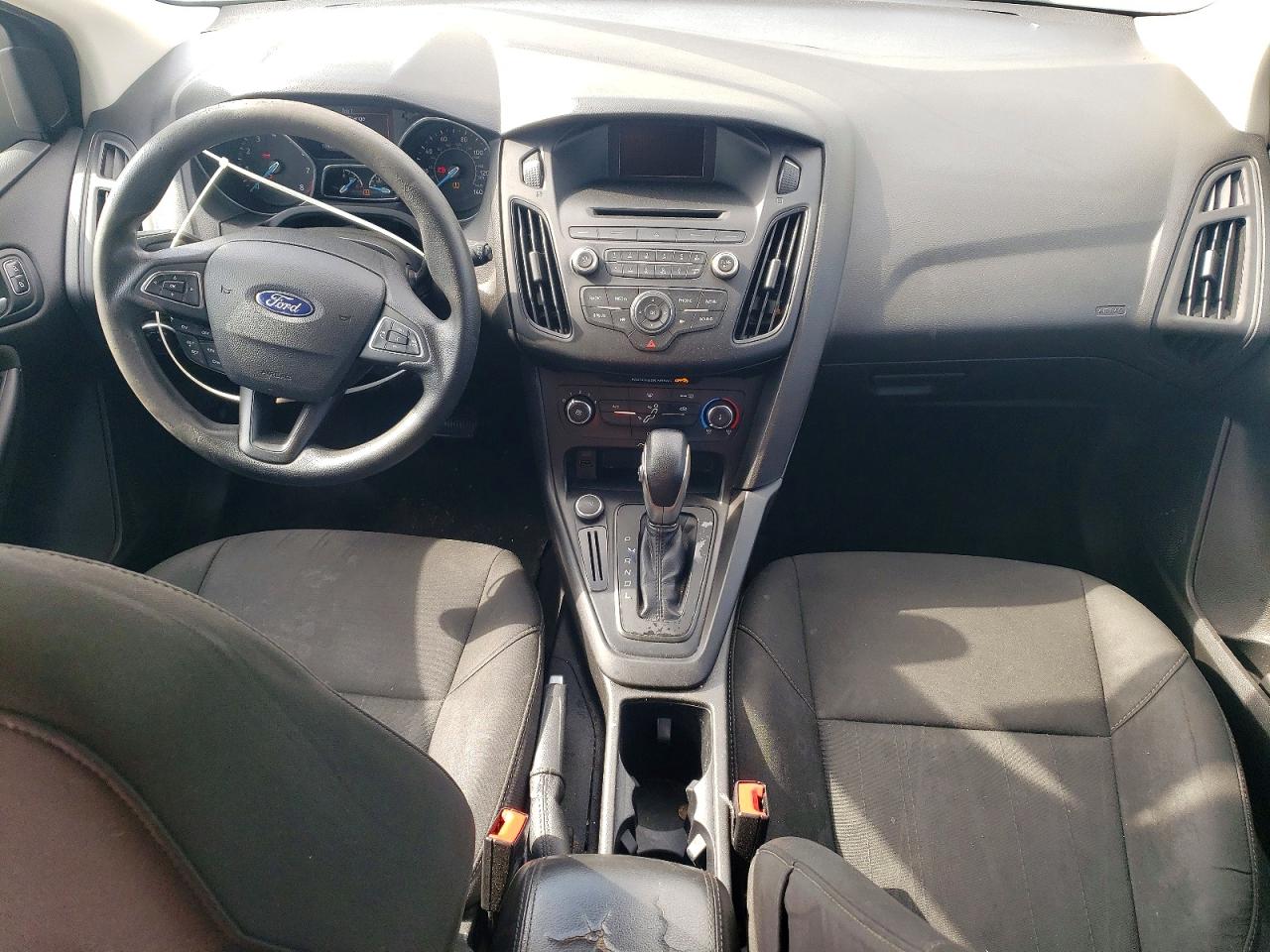 2017 FORD FOCUS SE photo 15
