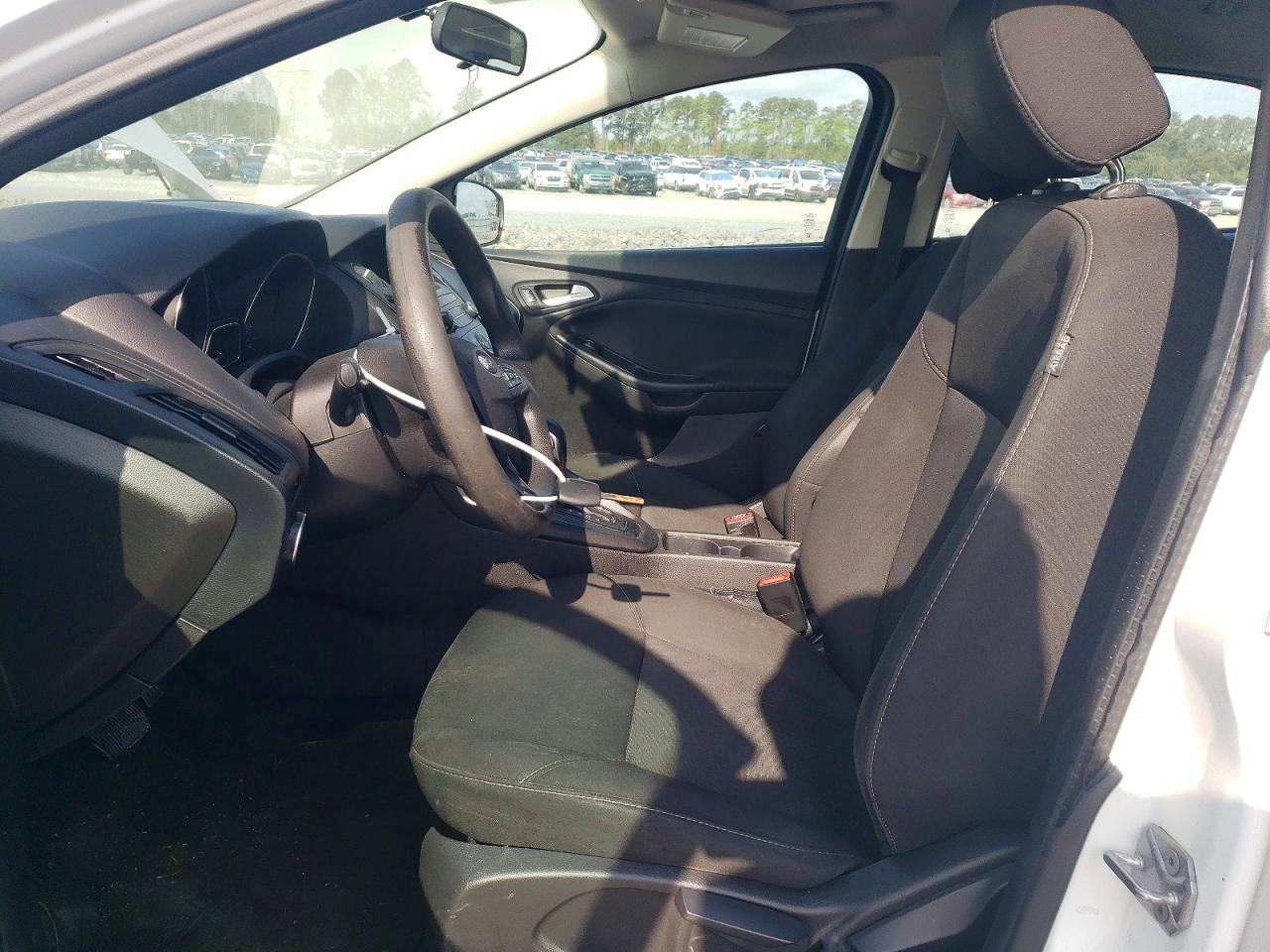 2017 FORD FOCUS SE photo 13