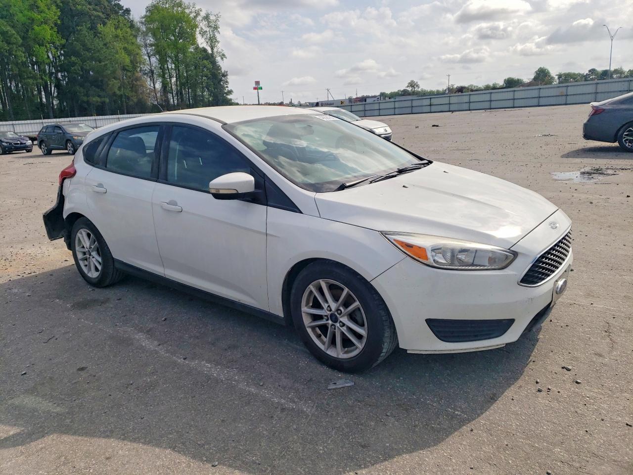 2017 FORD FOCUS SE photo 7