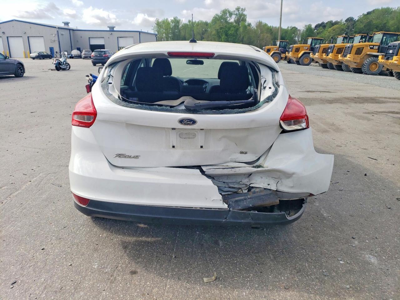 2017 FORD FOCUS SE photo 11