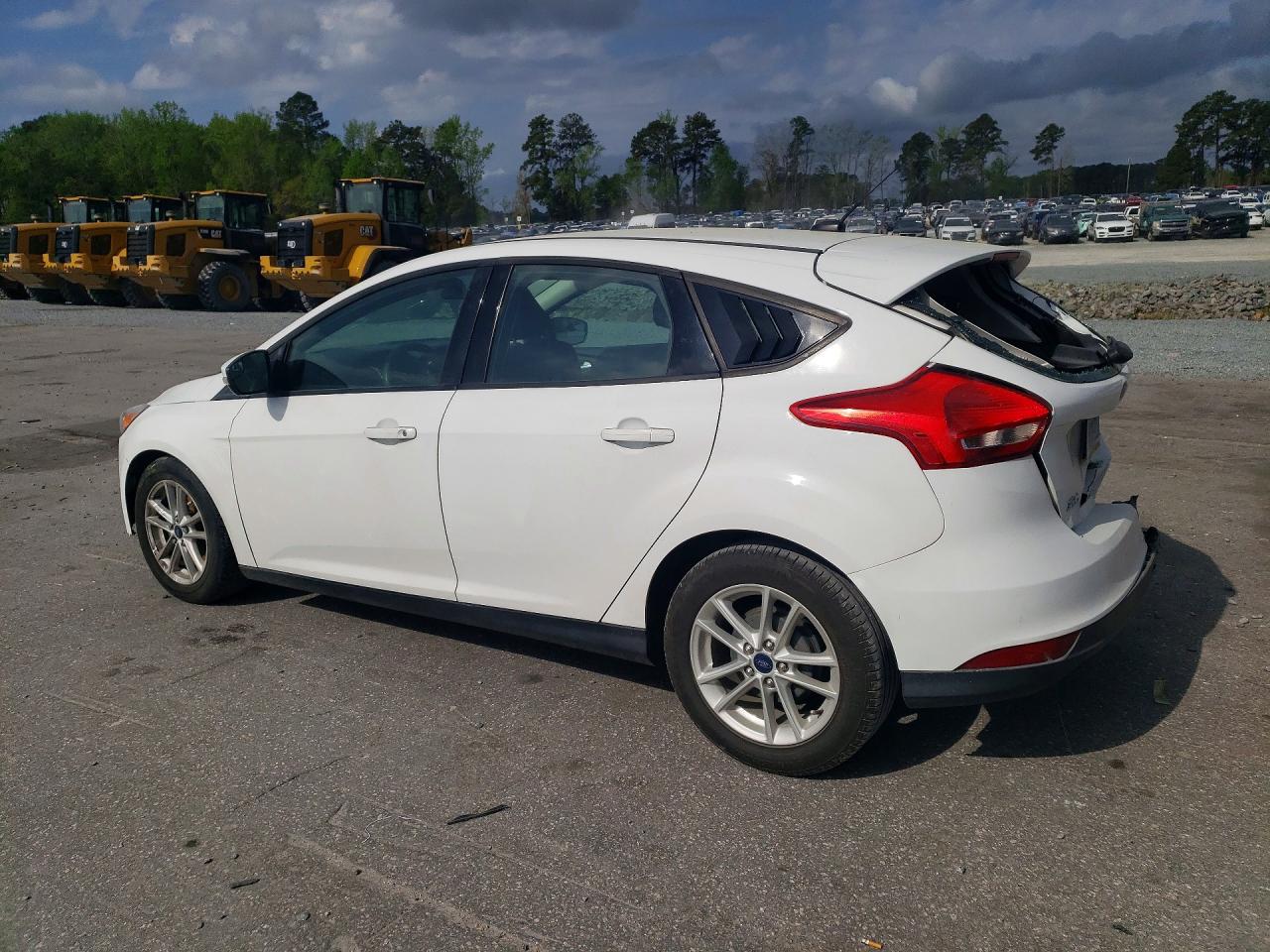 2017 FORD FOCUS SE photo 3