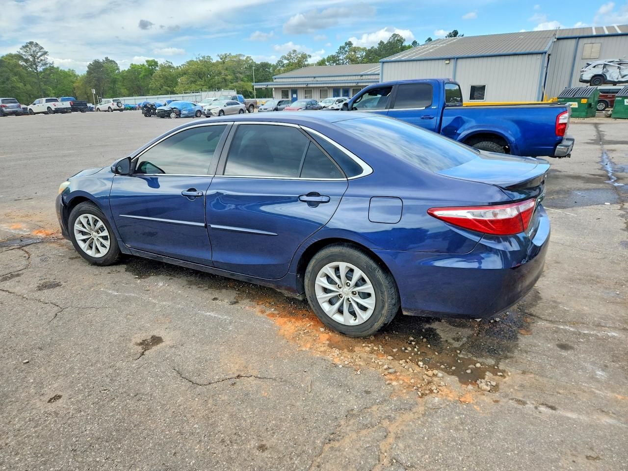 2015 TOYOTA CAMRY LE photo 4
