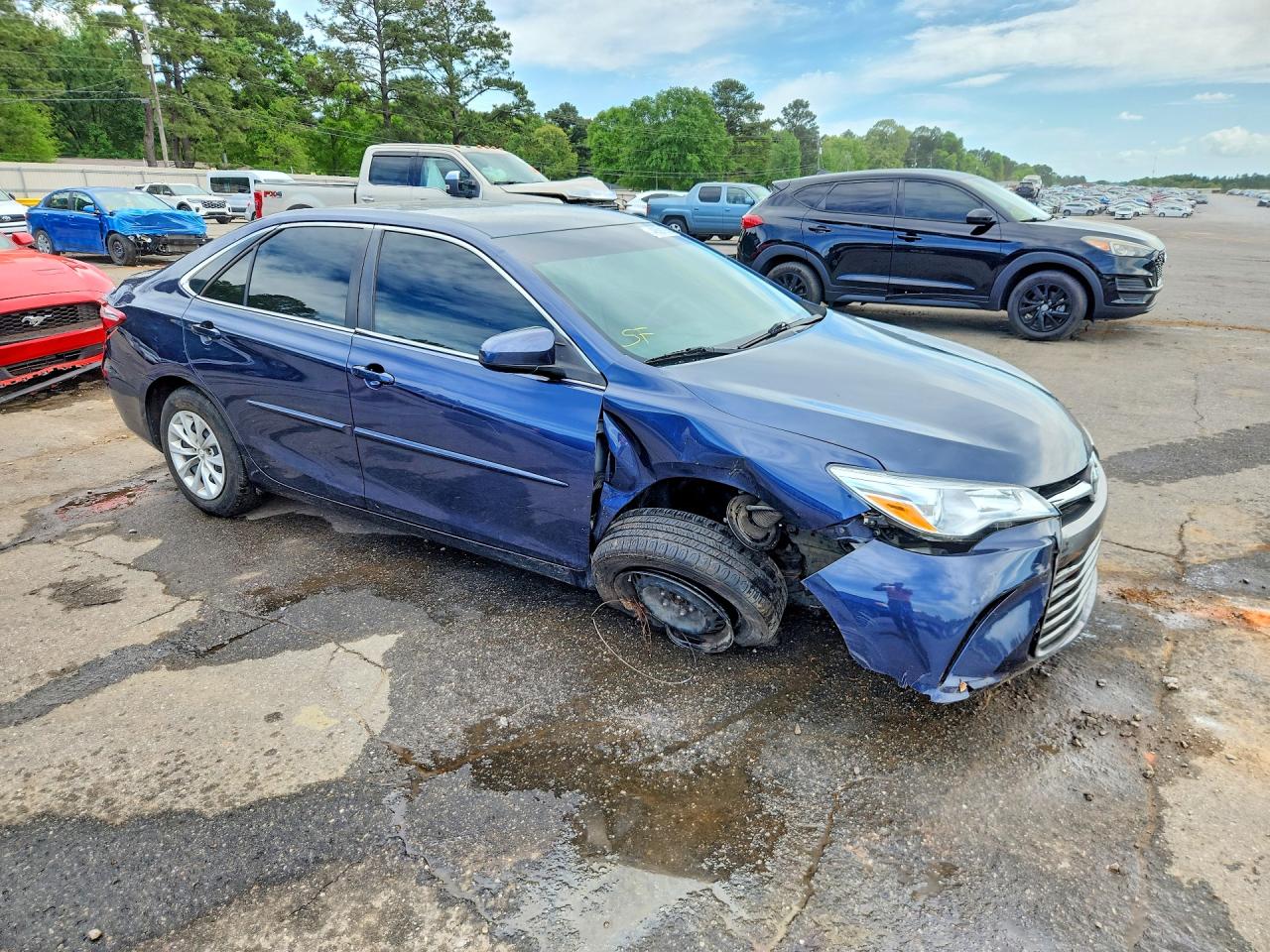 2015 TOYOTA CAMRY LE photo 10