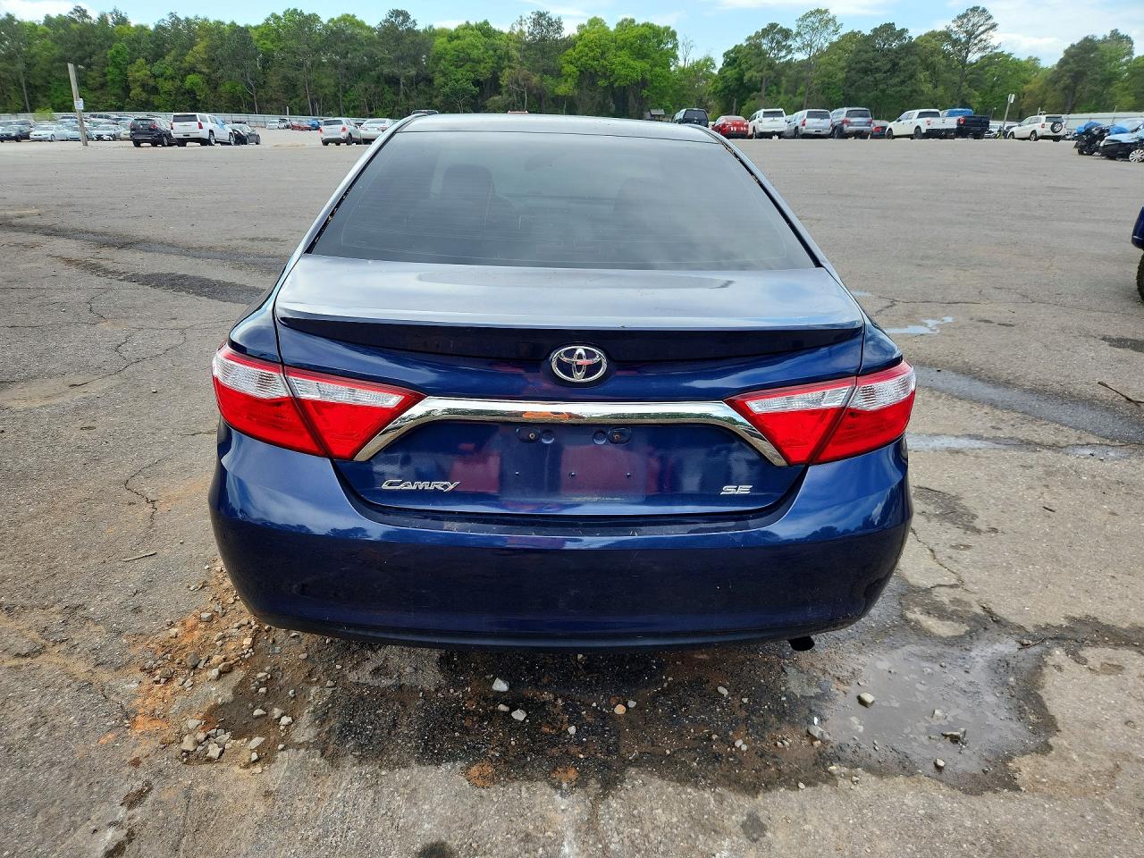 2015 TOYOTA CAMRY LE photo 16