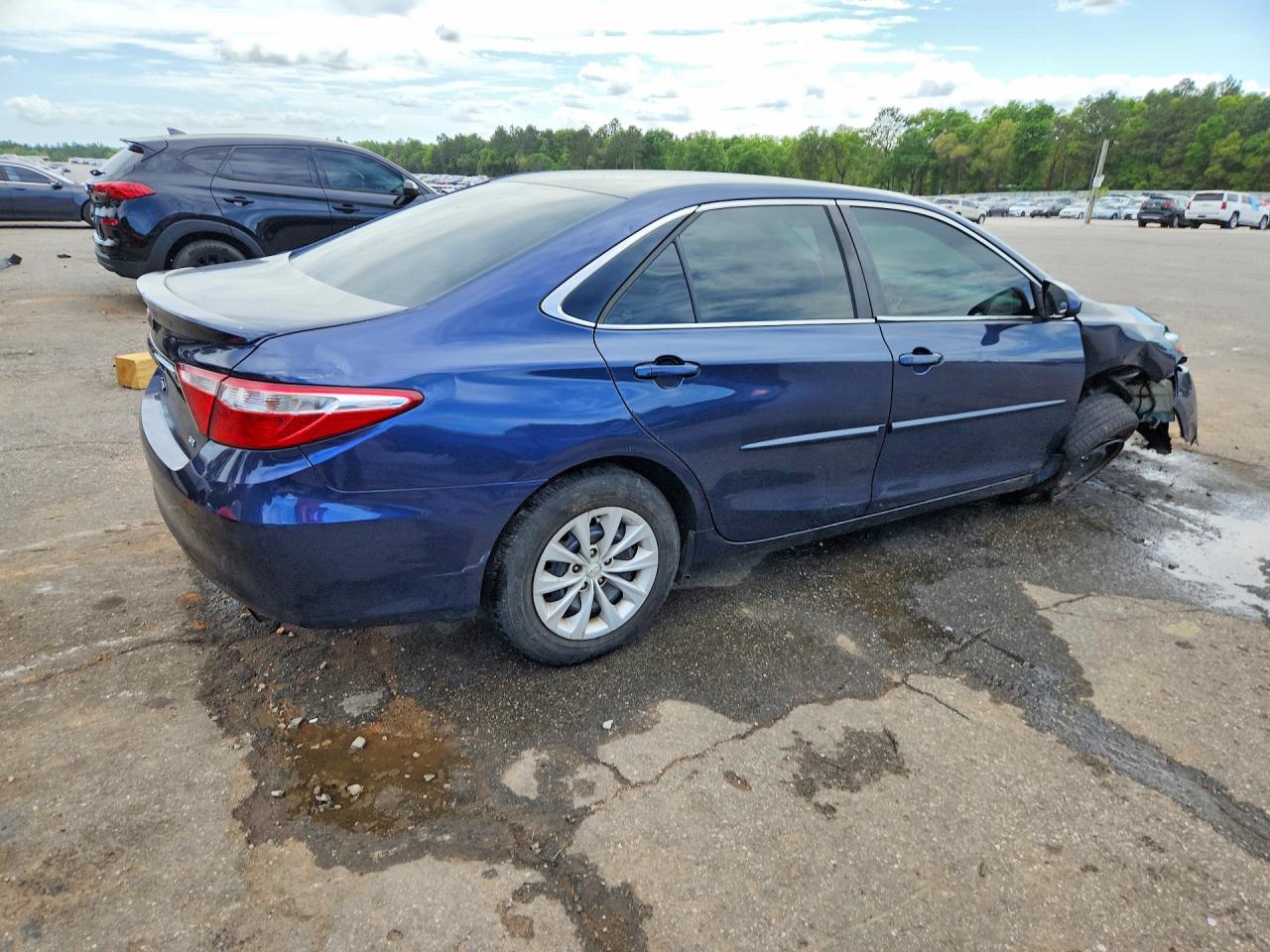 2015 TOYOTA CAMRY LE photo 7