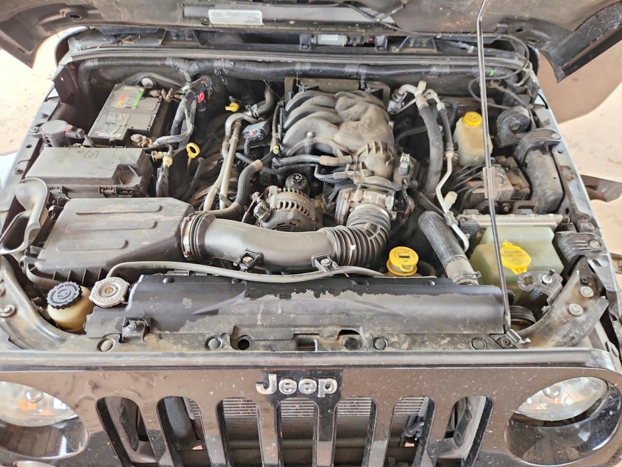 2015 JEEP WRANGLER UNLIMITED SAHARA photo 31