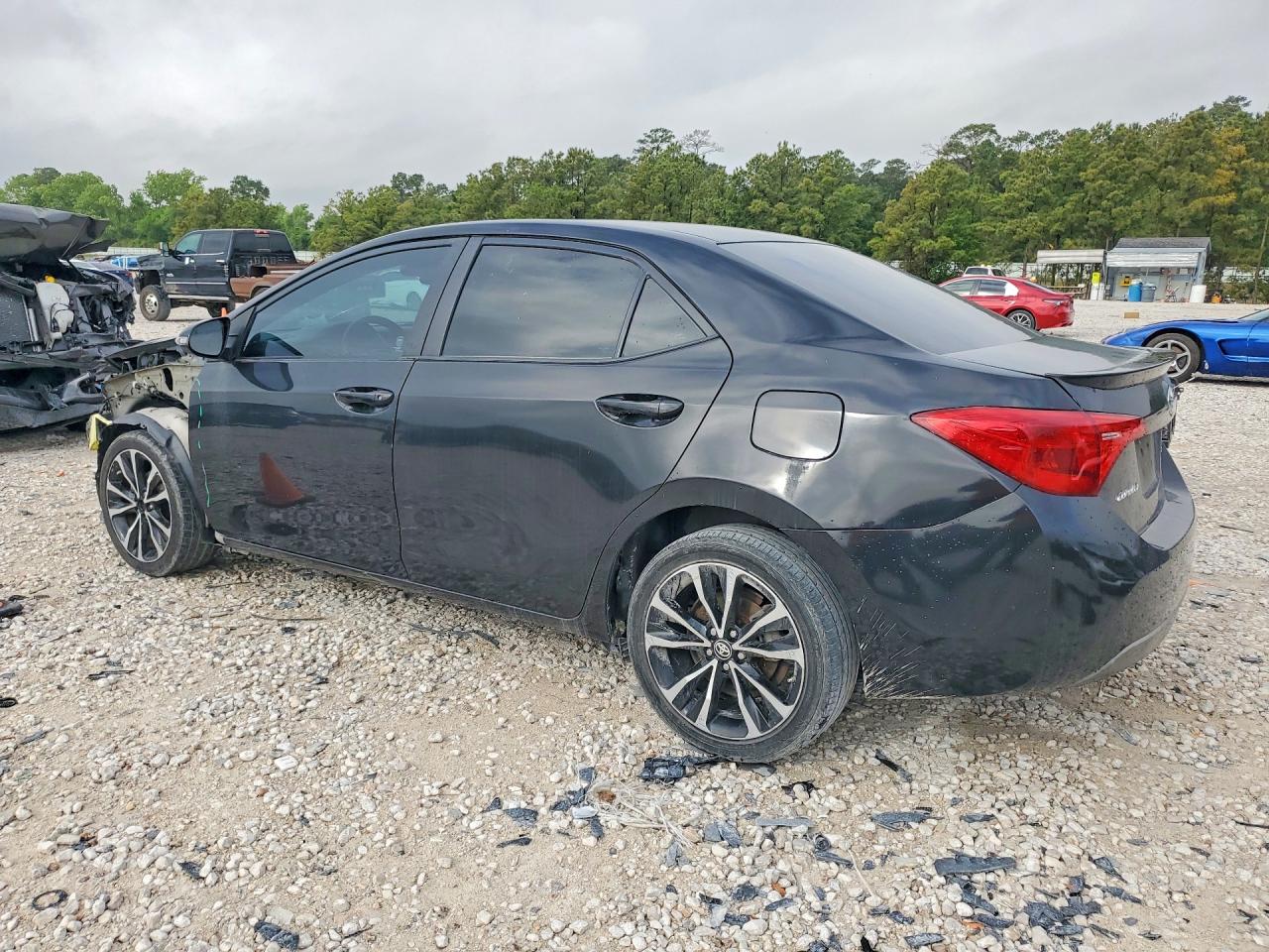 2019 TOYOTA COROLLA SE photo 3