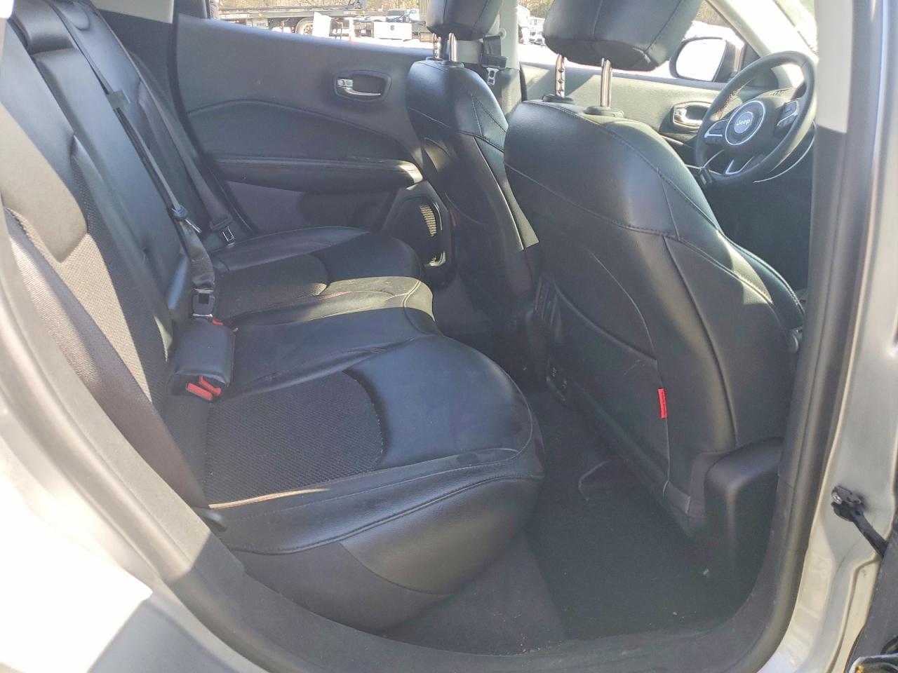 2021 JEEP COMPASS photo 31
