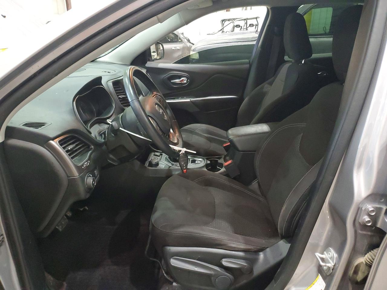 2019 JEEP CHEROKEE LATITUDE photo 13