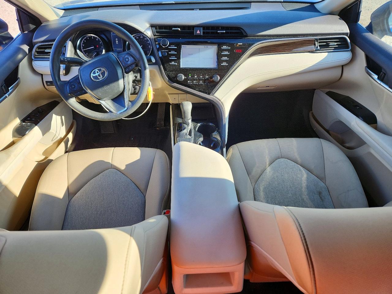 2019 TOYOTA CAMRY LE photo 15