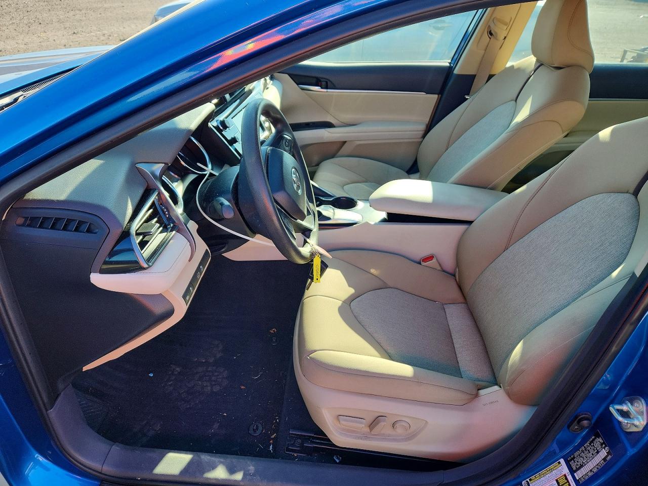 2019 TOYOTA CAMRY LE photo 13