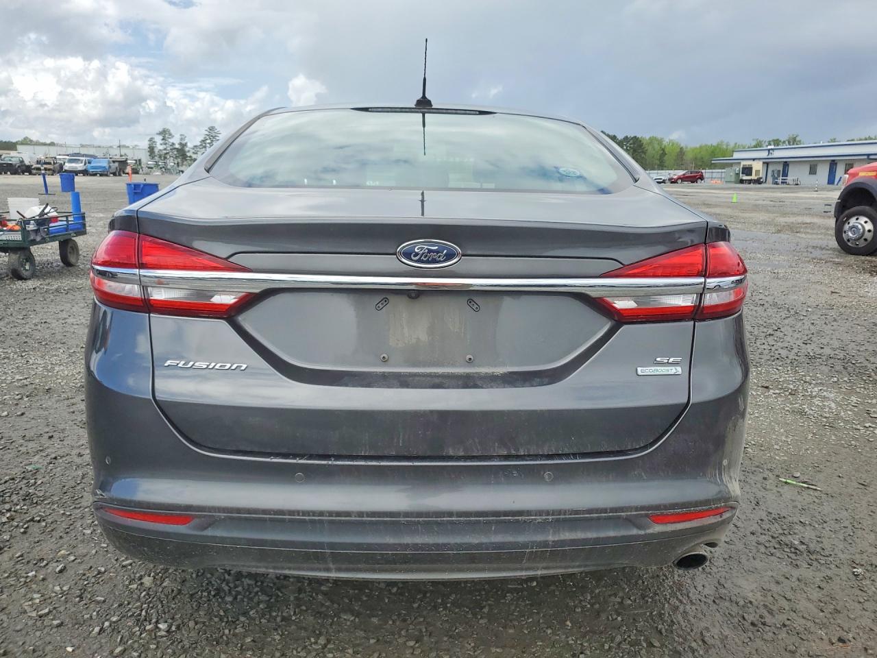 2017 FORD FUSION photo 11