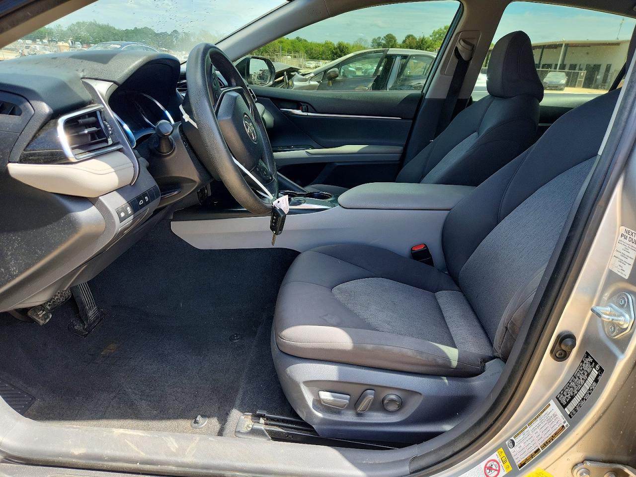 2018 TOYOTA CAMRY LE photo 7