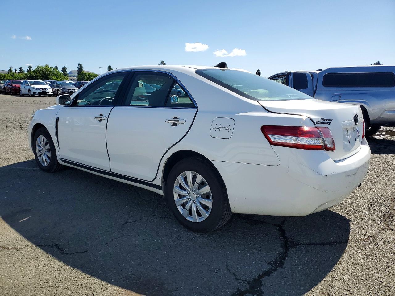 2010 TOYOTA CAMRY LE photo 4