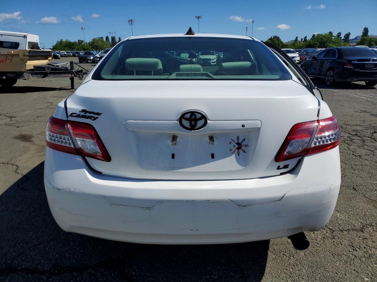 2010 TOYOTA CAMRY LE photo 16