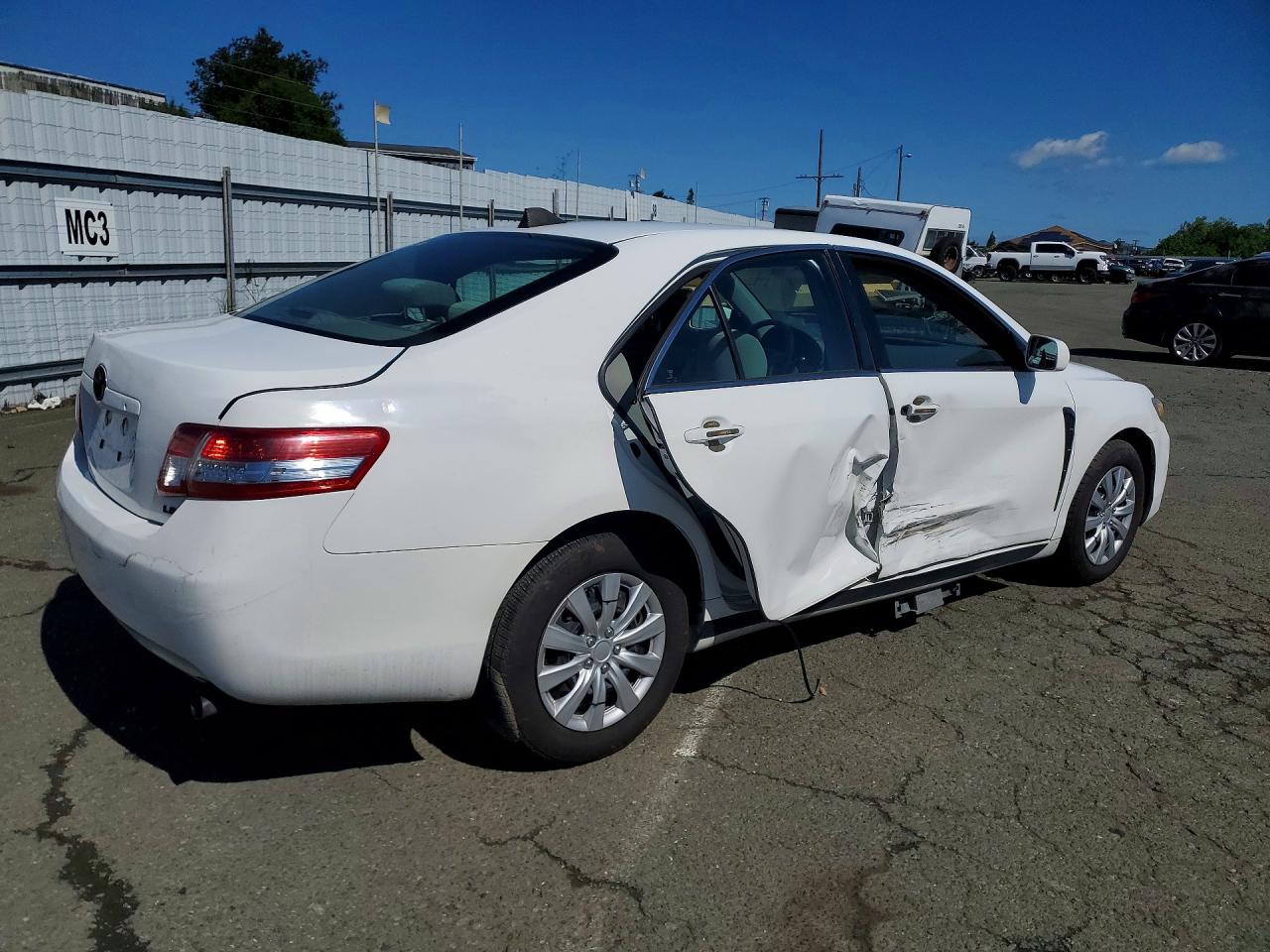 2010 TOYOTA CAMRY LE photo 7