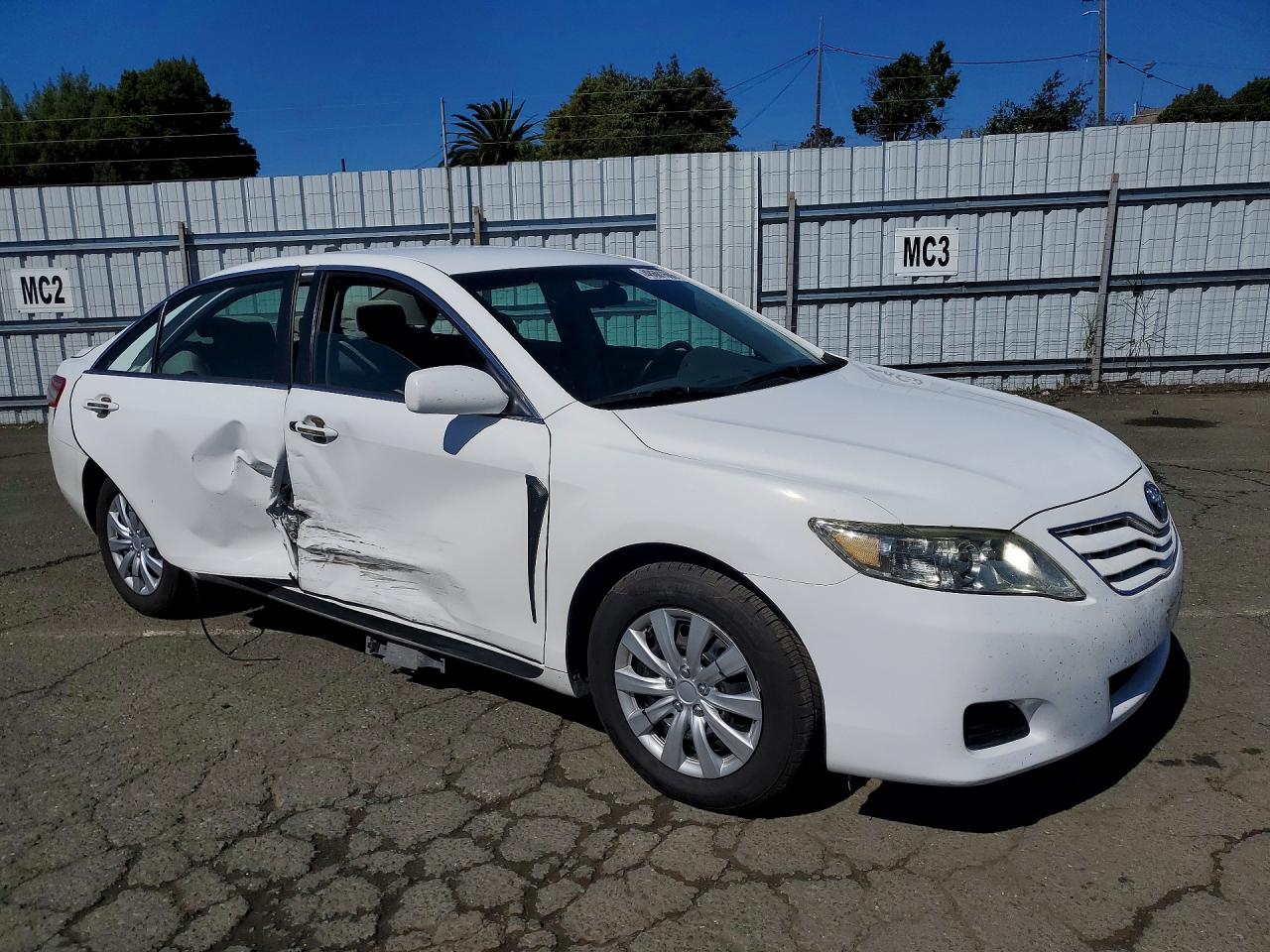 2010 TOYOTA CAMRY LE photo 10