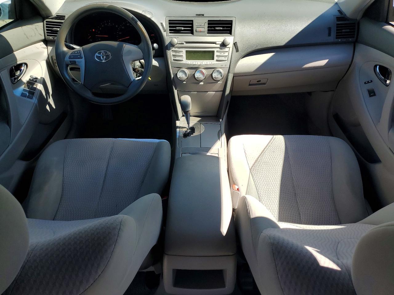 2010 TOYOTA CAMRY LE photo 22