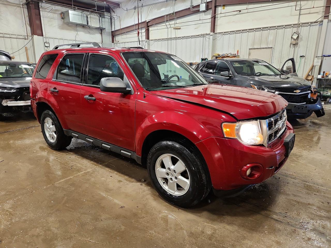 2010 FORD ESCAPE XLT photo 4