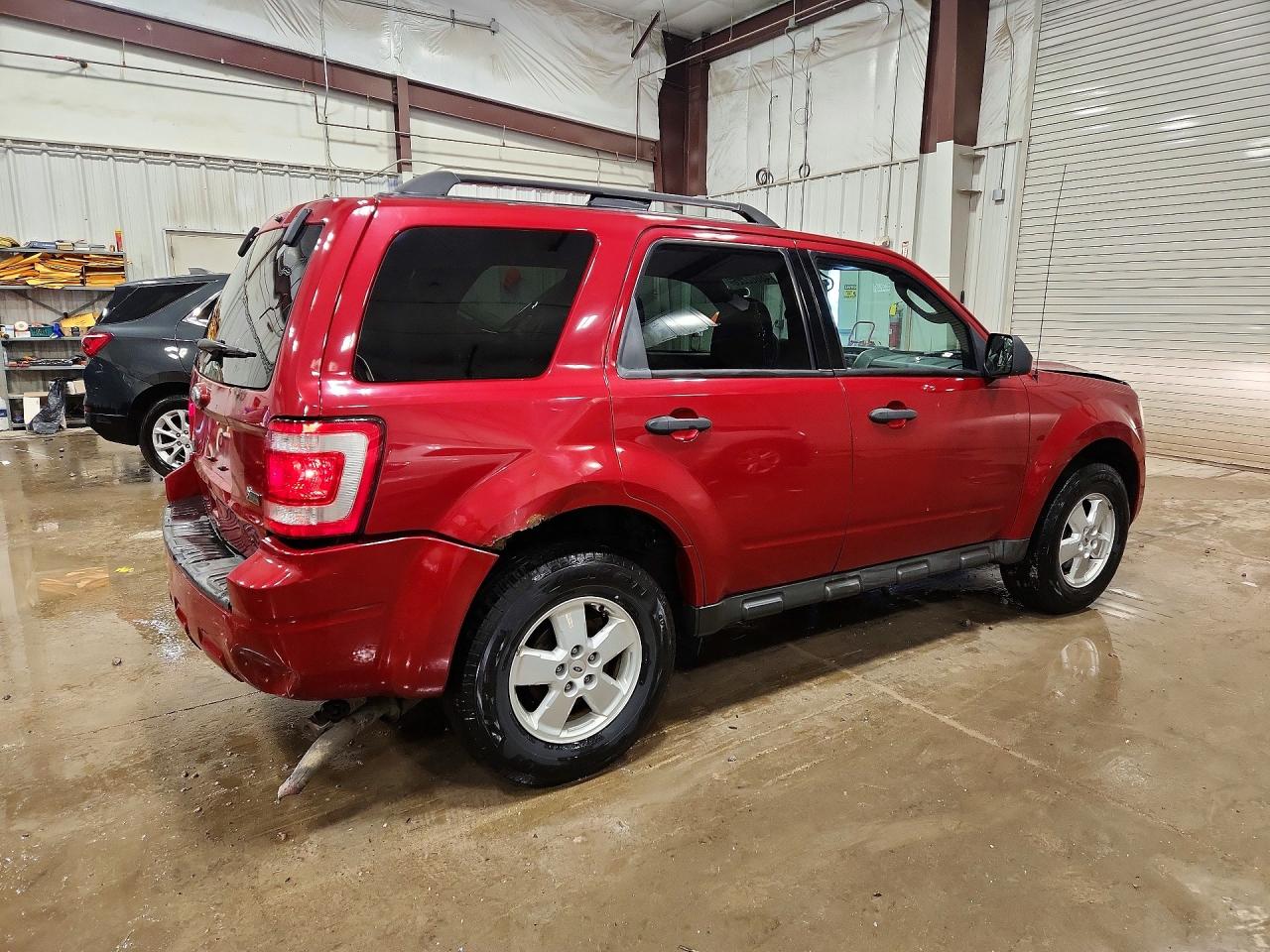 2010 FORD ESCAPE XLT photo 3