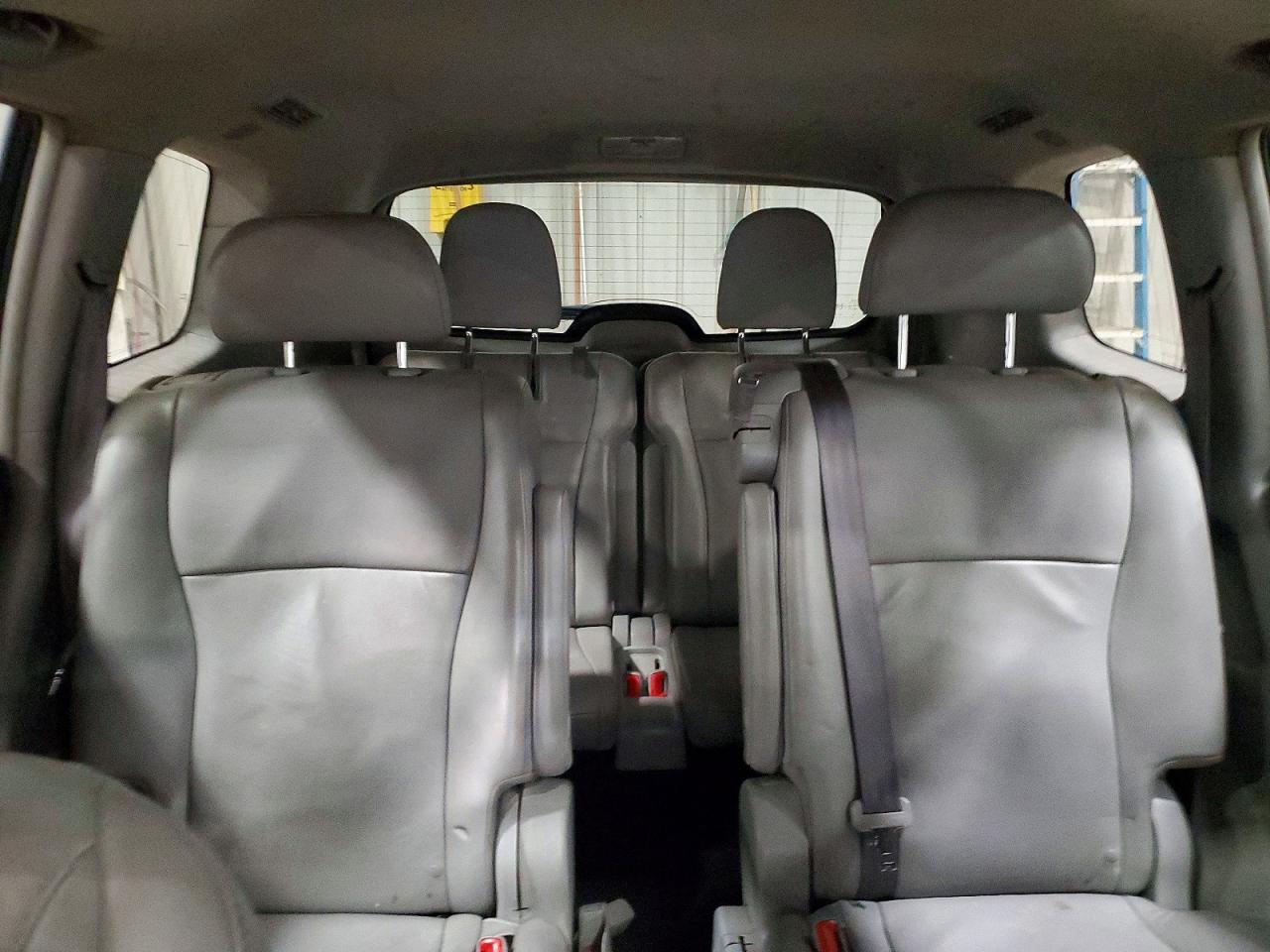 2013 TOYOTA HIGHLANDER SE photo 19