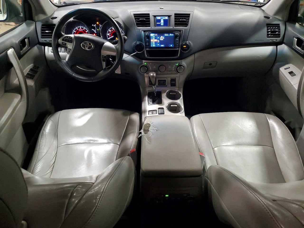 2013 TOYOTA HIGHLANDER SE photo 15