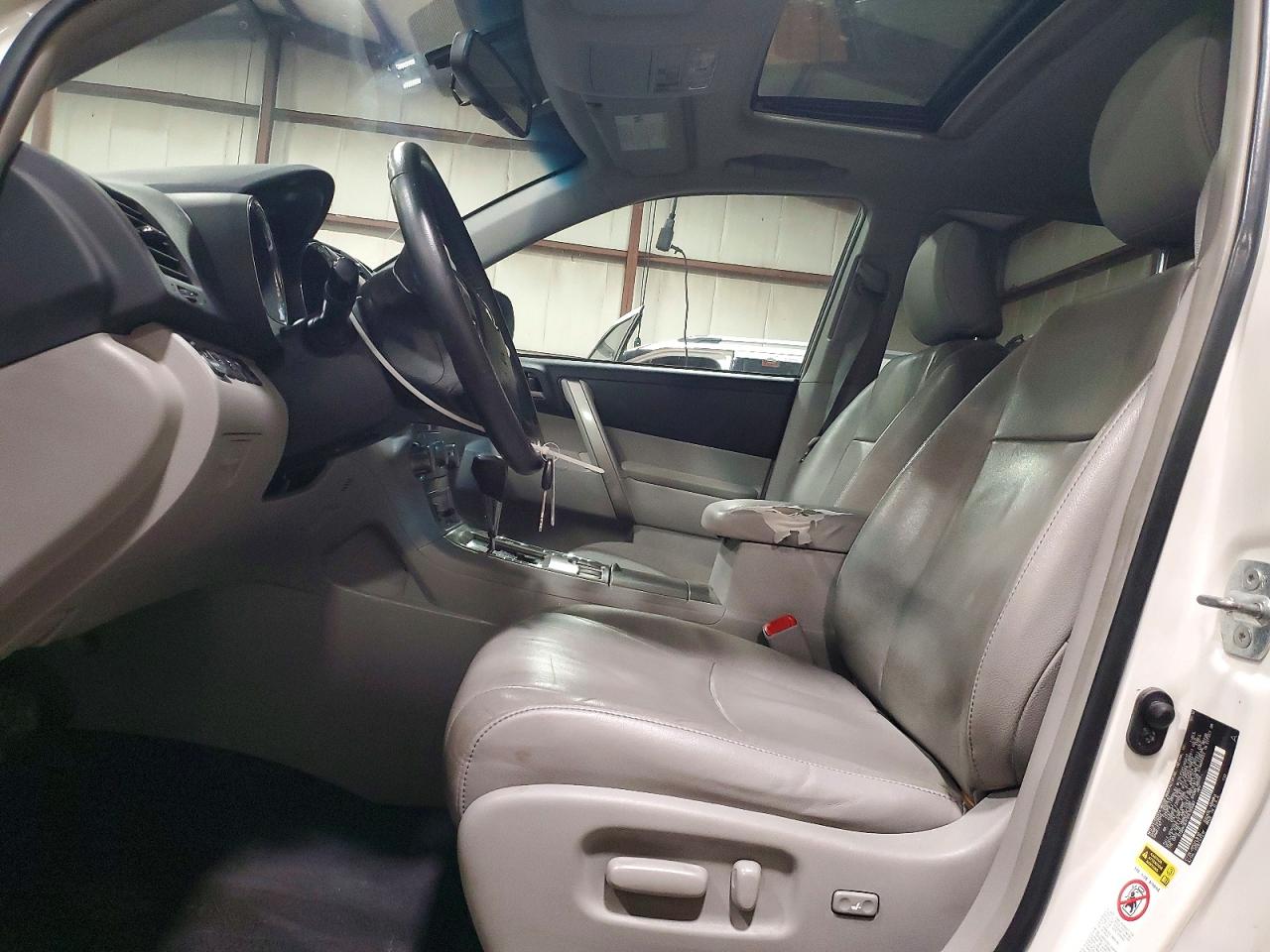 2013 TOYOTA HIGHLANDER SE photo 13