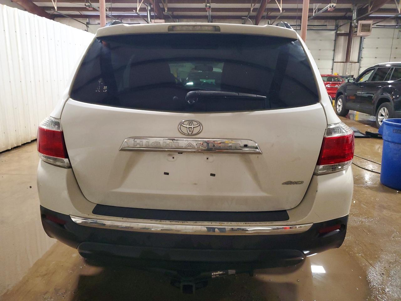 2013 TOYOTA HIGHLANDER SE photo 11